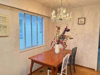 Metro Vancouver Modern Room - 30 Min to FIFA Stadium - Easy Transit & Free Parking - 3