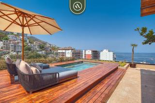 Oceanview Condo with Amazing Rooftop Pool - Gym - 0