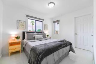 Two-Story Duplex Miami with Free Parking - 2