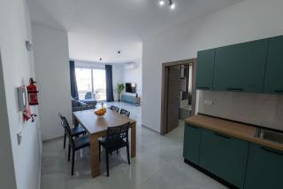 Swieqi 1BDR Luxury Penthouse with Jacuzzi - 7