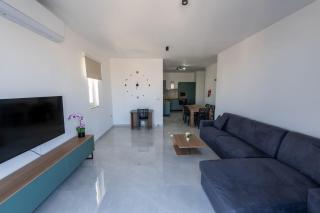 Swieqi 1BDR Luxury Penthouse with Jacuzzi - 4