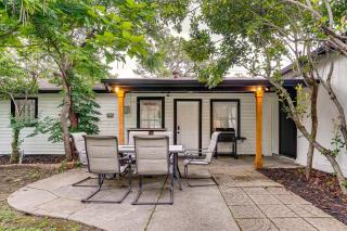 < 2 Mi to Dallas Stadium! Work & Play Base w/ Yard - 8
