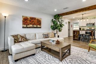 < 2 Mi to Dallas Stadium! Work & Play Base w/ Yard - 0