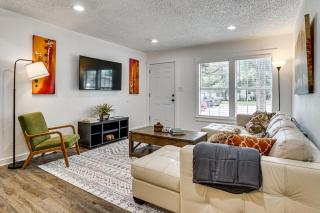 < 2 Mi to Dallas Stadium! Work & Play Base w/ Yard - 5