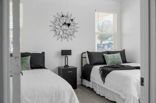 Sleeps 20 in Fort Worth Stockyards with HotTub & MiniGolf - 3