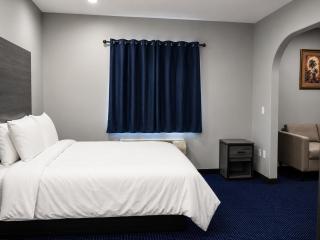 Americas Best Value Inn and Suites Bush International Airport - 3