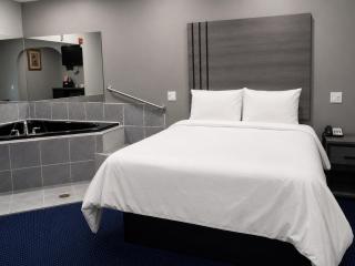 Americas Best Value Inn and Suites Bush International Airport - 4
