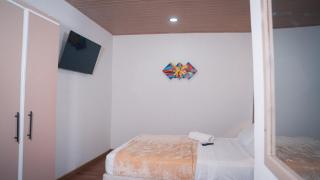 Close to Downtown Executive Suite in Manga with Jacuzzi - 6