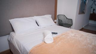 Close to Downtown Executive Suite in Manga with Jacuzzi - 1