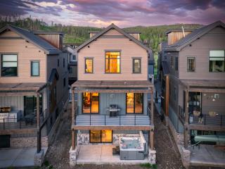 Downtown WP Villa 85 I Rooftop Lounge I Private Hot Tub I Great Views I Activity Program - 3