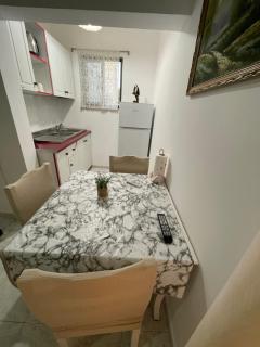 Aura Room 101 - 1
