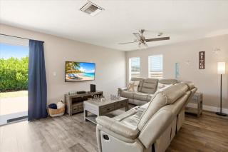 Naples House with Full Kitchen & Patio - Perfect for Families - 8