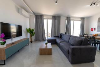 Swieqi 3BDR New Luxury Penthouse with Jacuzzi - 8