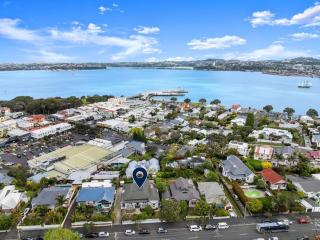 Devonport Villa by Homello - 6