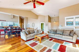 4BR Lake Coeur d'Alene Dock Home Firepit - 5