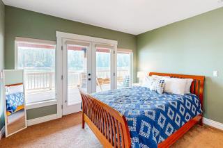 4BR Lake Coeur d'Alene Dock Home Firepit - 7
