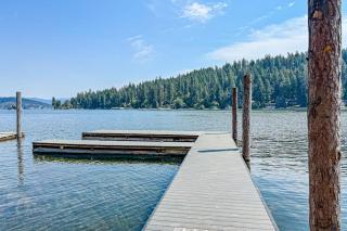 4BR Lake Coeur d'Alene Dock Home Firepit - 1