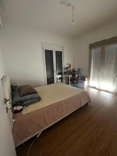 Spacious 2-bedroom Flat with street view & easy Transit - 3