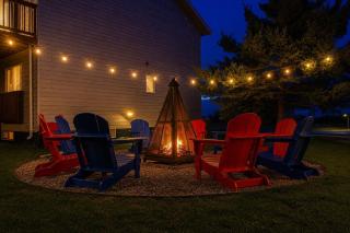 10BR Chalet with Swim Spa Sauna Cinema and Firepit - 6