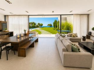Renee Beach Front Executive Luxury Villa - 9