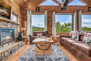 Epic Mountain Views, Hot Tub, Game Room, Sleeps 10 - Sevierville - 3
