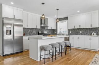 Modern 3BR Retreat Near NYC, EWR & MetLife - 6