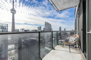 Modern 3BR Penthouse in Toronto Core with Panoramic City Views - 5