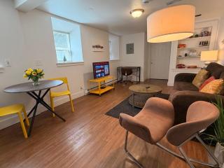 Quaint One Bedroom with Free Parking in Capitol Hill - 4