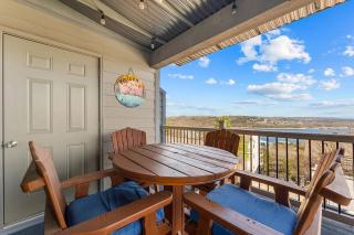 Rustic-Luxe Lakeview Condo near Silver Dollar City - 9