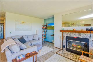 Hi-Tide Resort Top-floor Fireplace Unit 22 - 4