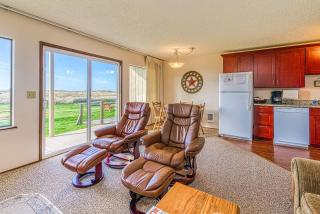 Hi-Tide Resort Queen Bed Dogs OK Unit 5 - 8