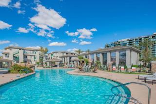 Top Floor-Next to Westin-Workspace-Hot Tub-Parking - 8