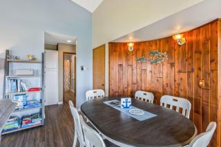 Hi-Tide Resort Top Floor Queen Bed Unit 32 - 2