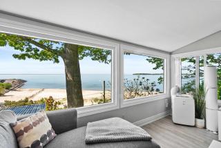 Crystal Beach Waterfront Cottage - Sunset Views - 9