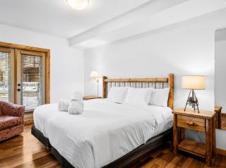 Spring Creek Courtyard Retreat Hot Tub, Pool Table & Trailside Access - 6