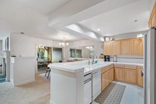 Lake Harrison Condo 2BR Pool & Mountain Views - 7