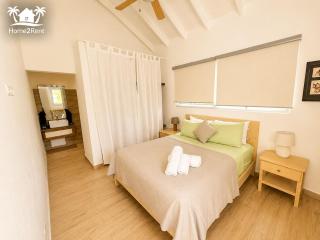 4 bedroom villa close to everything - 7