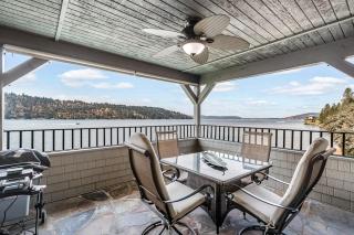 Lakefront Condo with Balcony & Mountain Views - 8