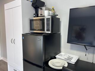 Central Ottawa Studio Near U Ottawa with AC - 1