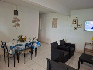 Cozy & air-conditioned independent 1-bedroom apartment with terrace - 3