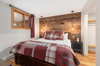 Hearthstone Lodge 2 | Stylish Cental Village Condo Close to Lifts with Sauna & Parking - 7