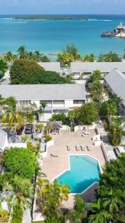 Beautiful Townhouse in gated community with pool and tennis court - close to beach, shops and downtown - 9
