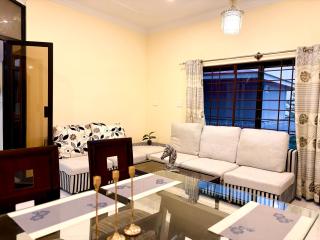 Spacious 2BR Family Retreat Wifi & Private Floor - 1