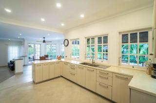 Palm Villa A Paradise for Families and Friends in Sanur - 7