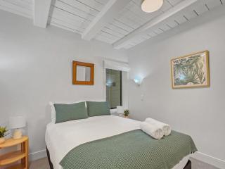 Groundfloor Waterfront 2Bed Harbour View Apartment - 9