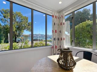 Groundfloor Waterfront 2Bed Harbour View Apartment - 8