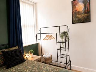 Two Bed Room Flat Newcastle Upon Tyne with Free Parking - 2
