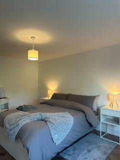 Modern Serviced Apartment in the Heart of Yeadon - 5
