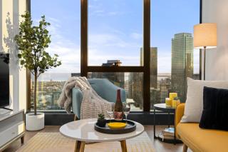 Stunning CBD Views 2BR Retreat, Pool and Free Parking - 7