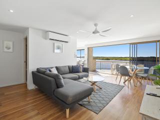 Wharf Lodge River View Apartment - 5
